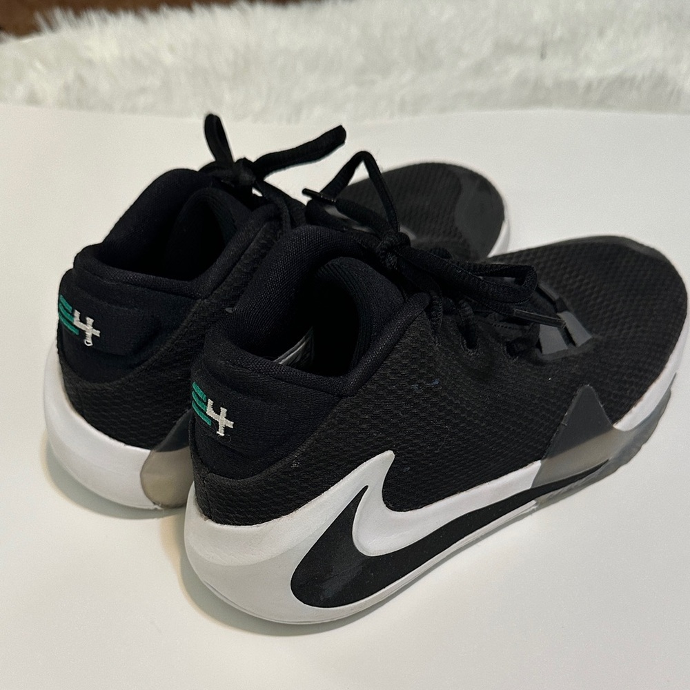 Nike Zoom Freak 1 Black White 2019 Sz 6.5Y Basketball Shoe